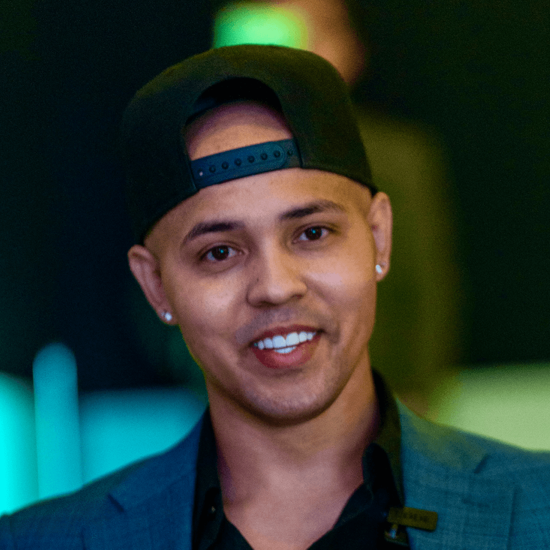 Ashton Tay Krew Muir